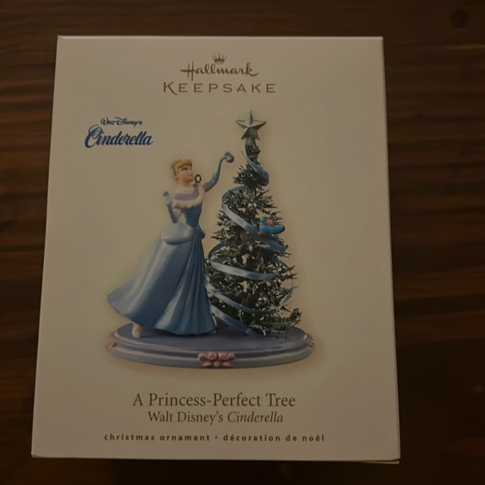 Hallmark keepsake A princess-perfect tree Cinderella